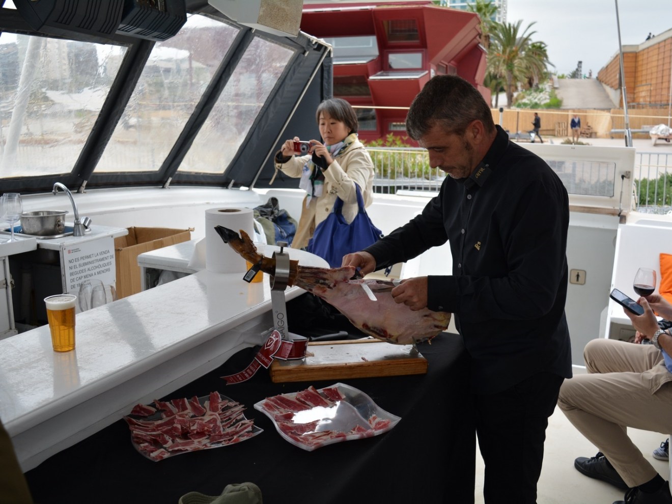 Camarero cortador de jamón