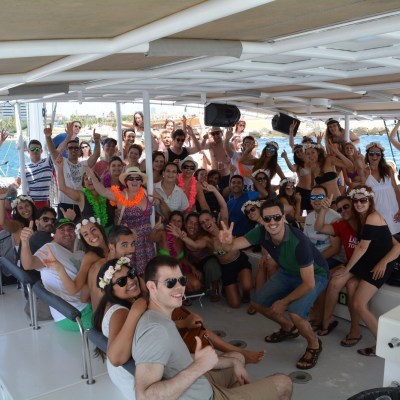 Gran grupo disfrutando de la fiesta