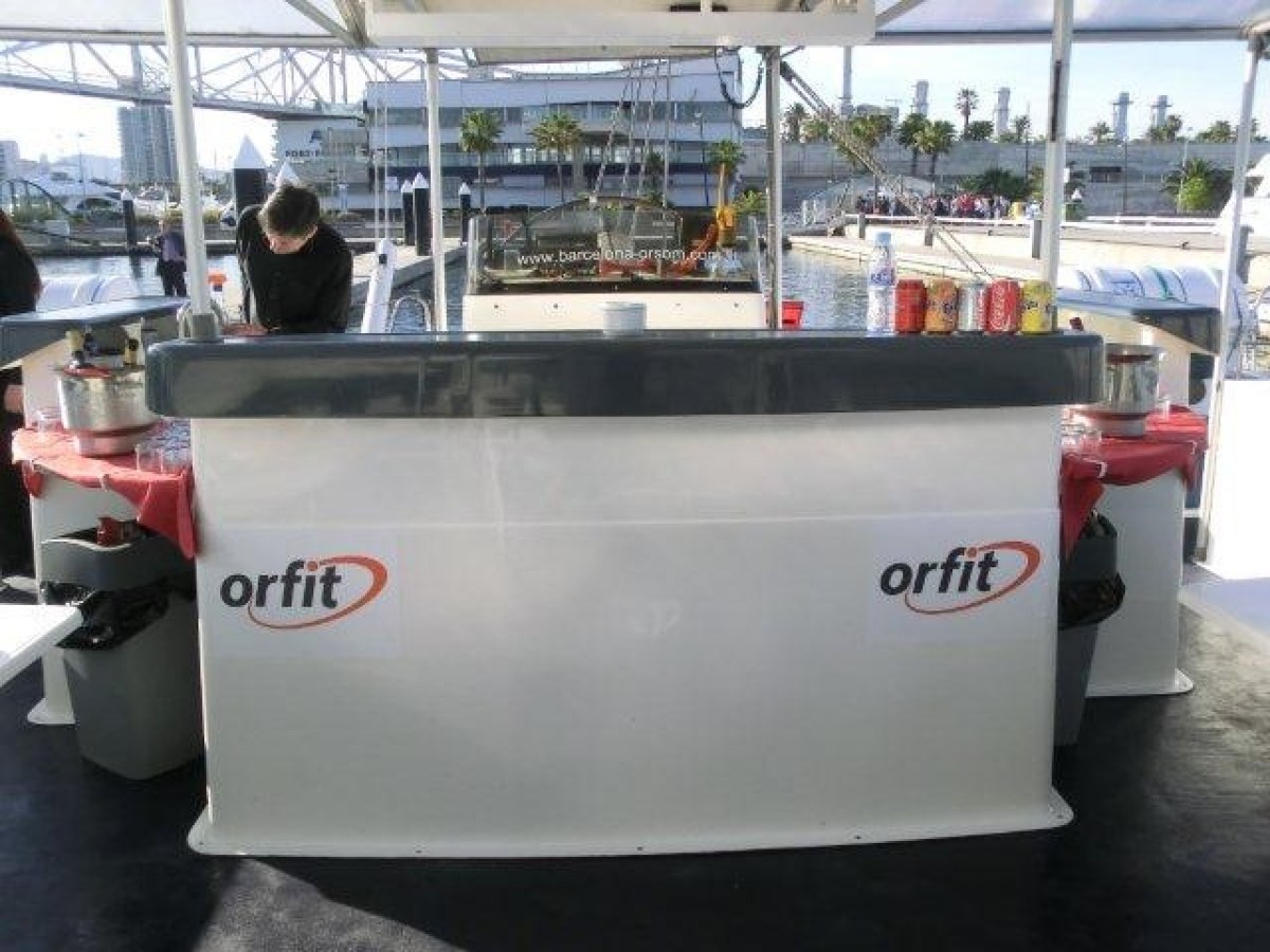 Orfit stickers en barra de bar